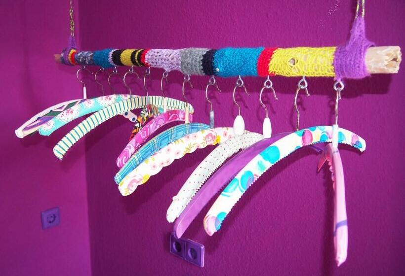 اتاق استاندارد با سرویس بهداشتی مشترک, Box61 Art Concept Flat