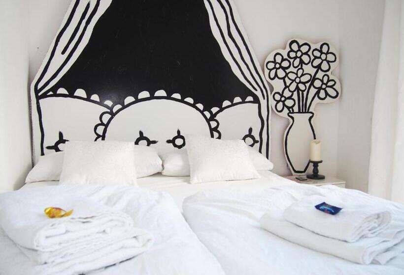 اتاق استاندارد با سرویس بهداشتی مشترک, Box61 Art Concept Flat