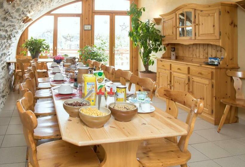 غرفة قياسية ثلاثية, La Roche Du Croue