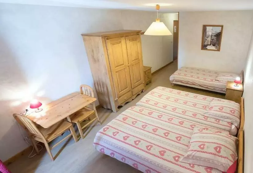 Standard Kolmen Hengen Huone, La Roche Du Croue