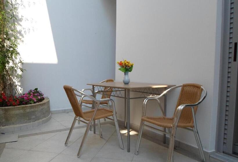 חדר סטנדרט לארבעה, Riviera Rooms