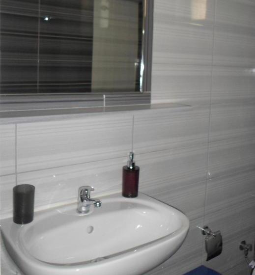 חדר סטנדרט לארבעה, Riviera Rooms