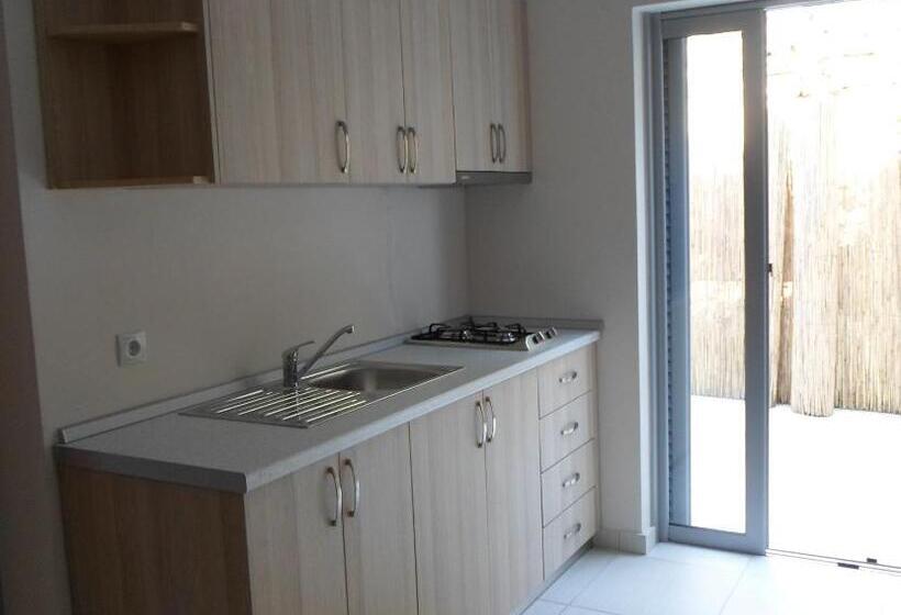 חדר סטנדרט לארבעה, Riviera Rooms