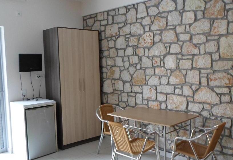 חדר סטנדרט לארבעה, Riviera Rooms