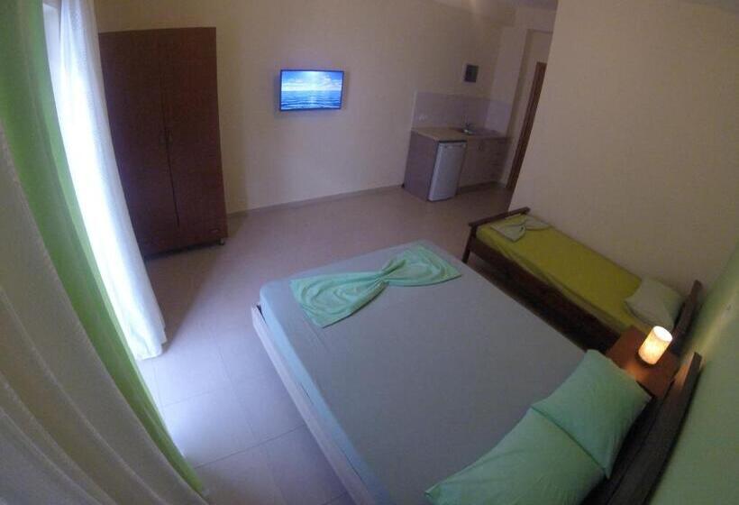 חדר סטנדרט לשלושה, Riviera Rooms