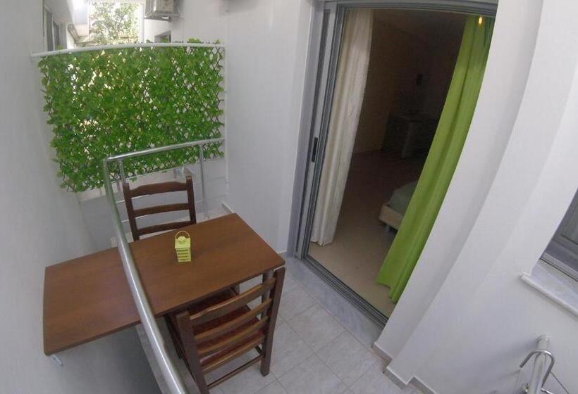 חדר סטנדרט לשלושה, Riviera Rooms