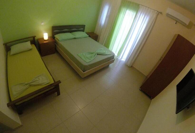 חדר סטנדרט לשלושה, Riviera Rooms