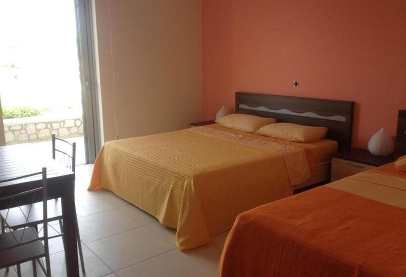 Трехместный Номер Стандарт Вид на Сад, Riviera Rooms