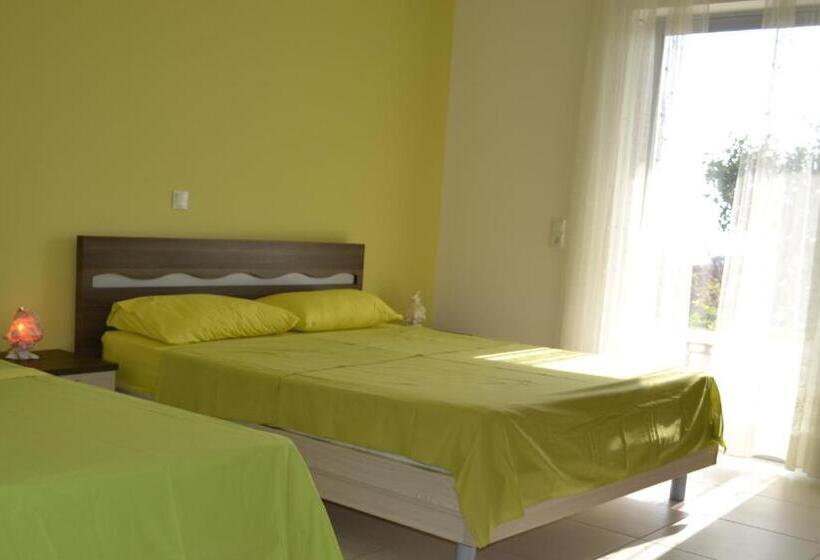 Трехместный Номер Стандарт Вид на Сад, Riviera Rooms