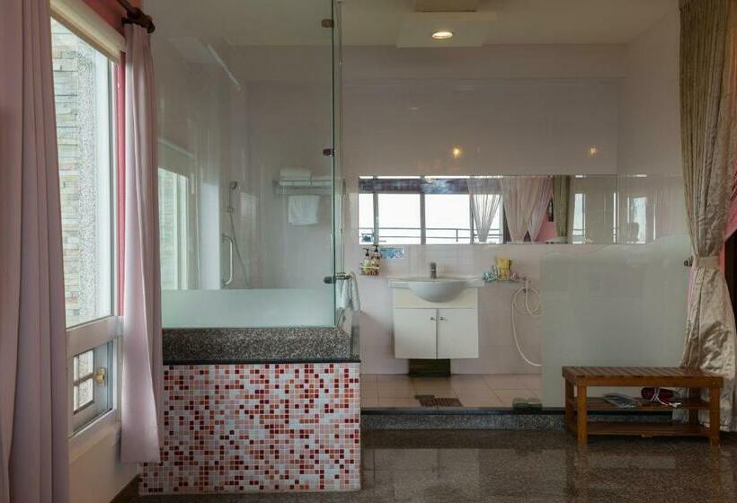 اتاق لوکس با بالکن و چشمانداز دریا, Spray House