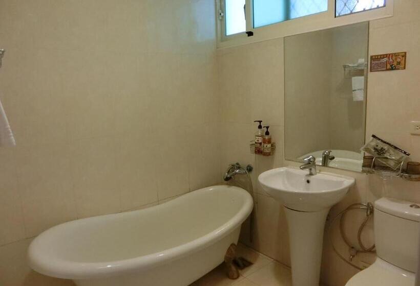 اتاق لوکس با بالکن و چشمانداز دریا, Spray House