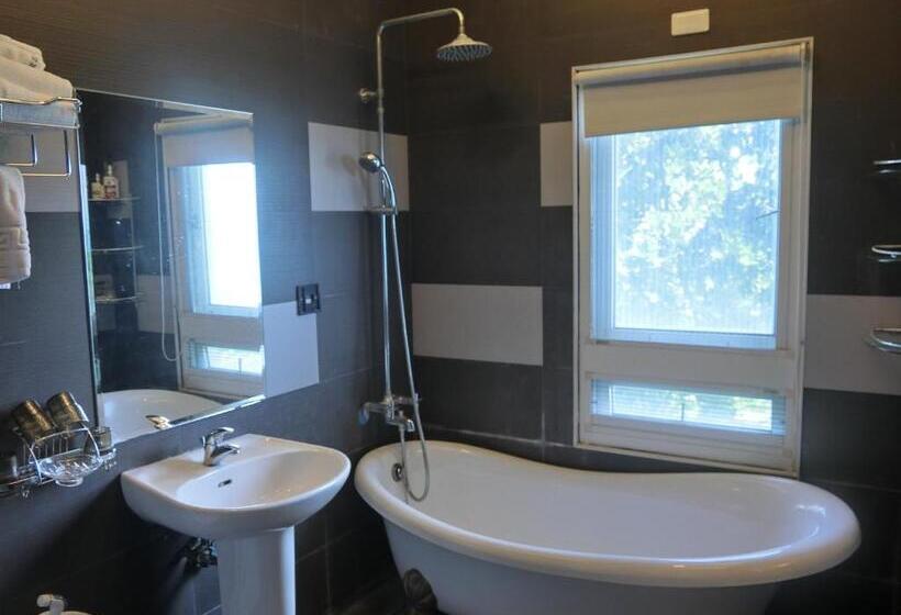 اتاق استاندارد چهار تخته با چشمانداز دریا, Spray House