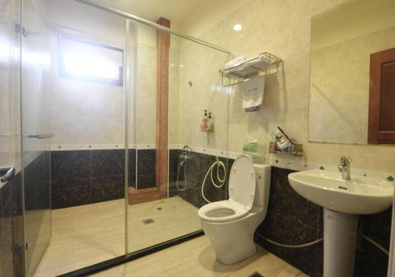 اتاق استاندارد با بالکن, Spray House