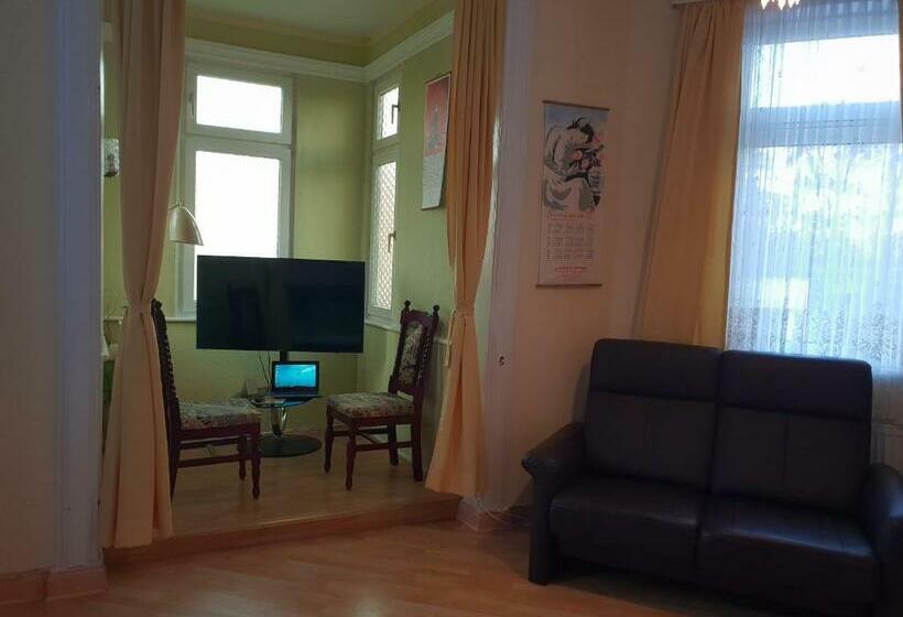 Номер Deluxe, Alte Post