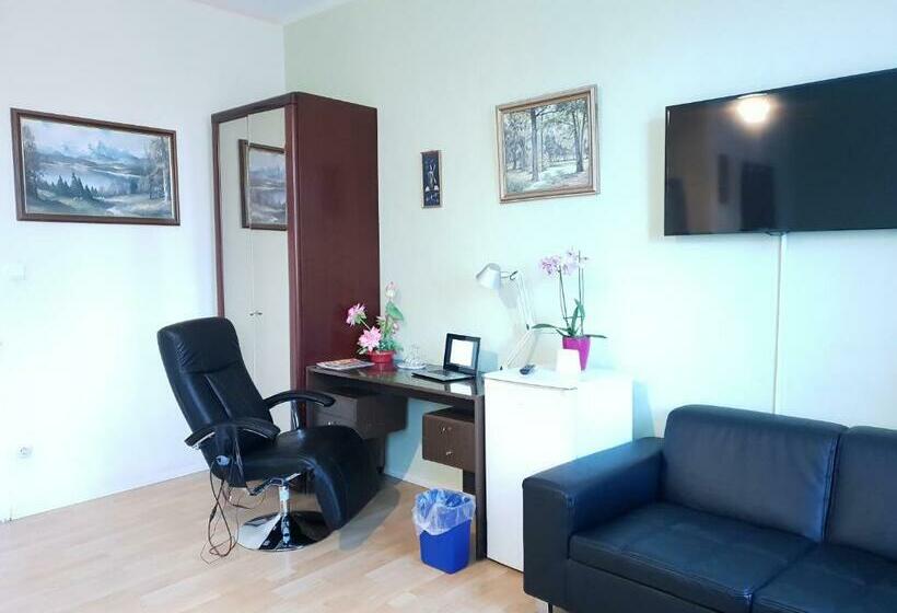 Номер Deluxe, Alte Post