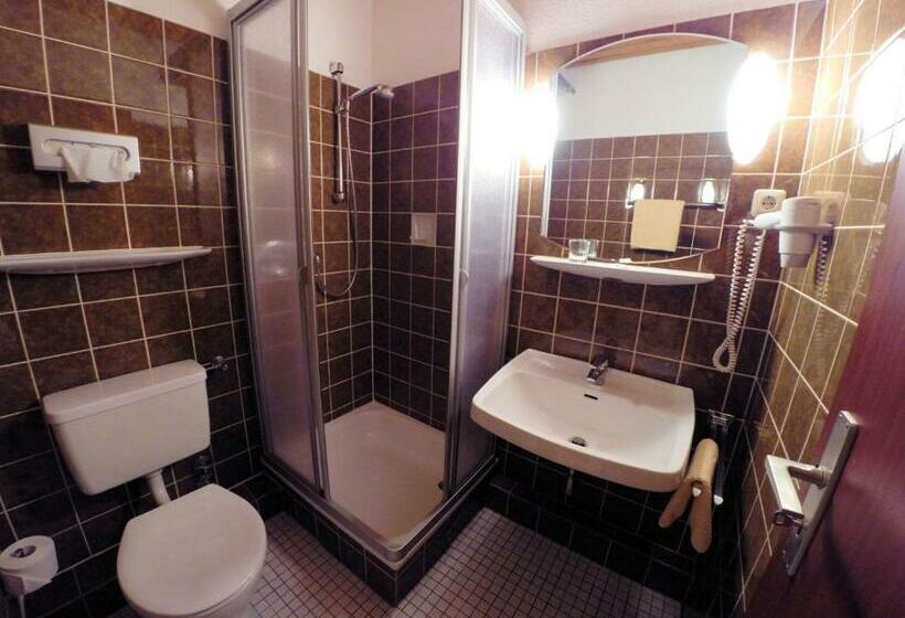 标准单人间, Frommanns Land