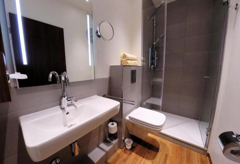 标准间, Frommanns Land