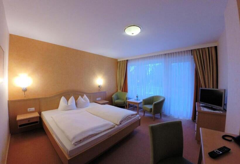 高级大房间, Frommanns Land