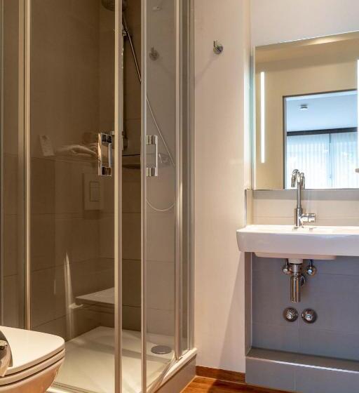 高级大房间, Frommanns Land