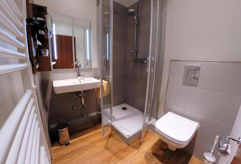 高级大房间, Frommanns Land