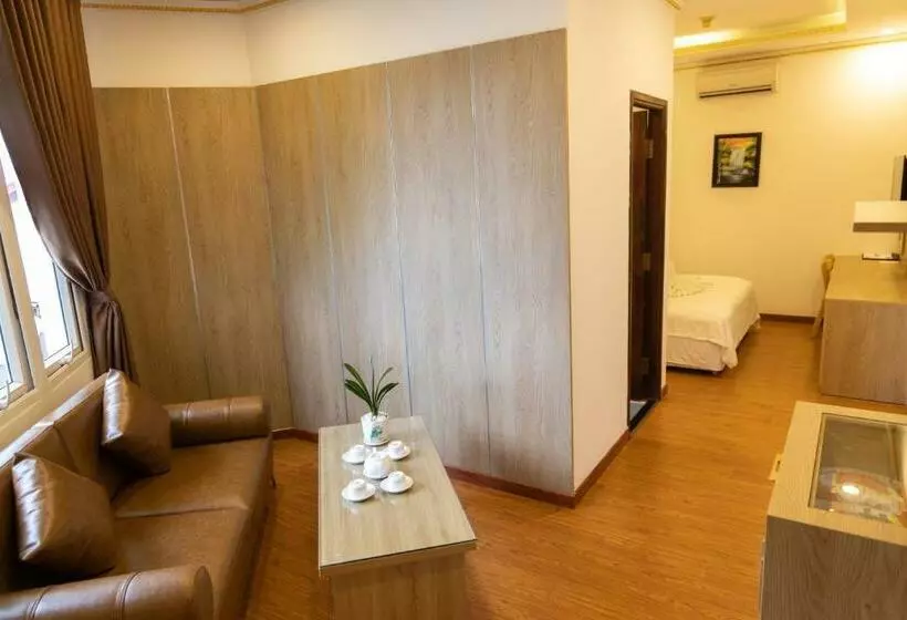 اتاق لوکس, Hoang Loc