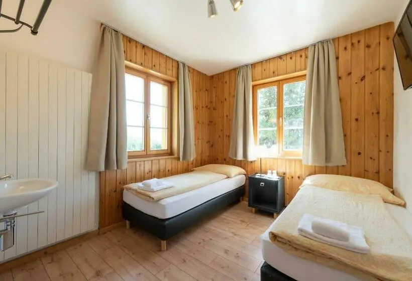 Chambre Standard Salle de Bains Commune, Hostel By Randolins