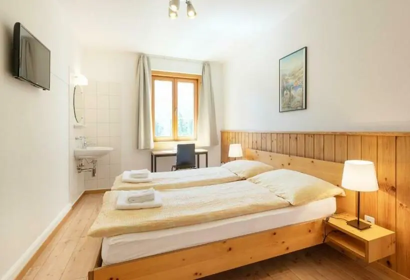 Chambre Standard Salle de Bains Commune, Hostel By Randolins