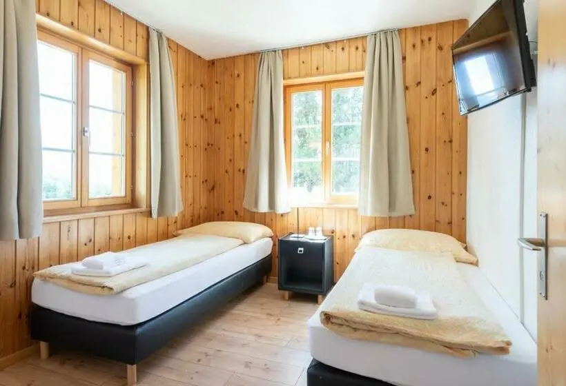 Chambre Standard Salle de Bains Commune, Hostel By Randolins