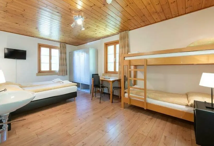Chambre Quadruple Économique avec Salle de Bains Commune, Hostel By Randolins