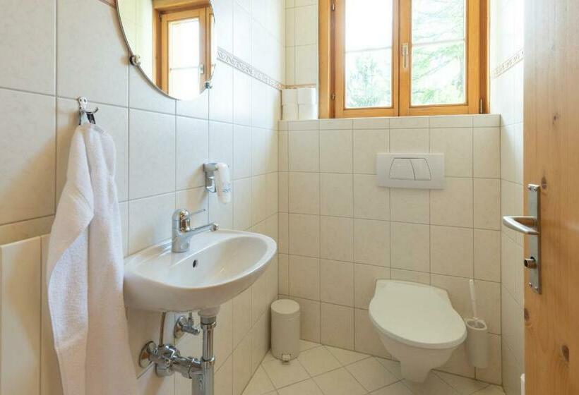 غرفة قياسية ثلاثية حمام مشترك, Hostel By Randolins