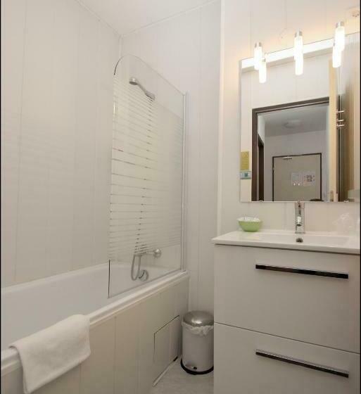 חדר סטנדרט לשלושה, Hôtel Peyramale