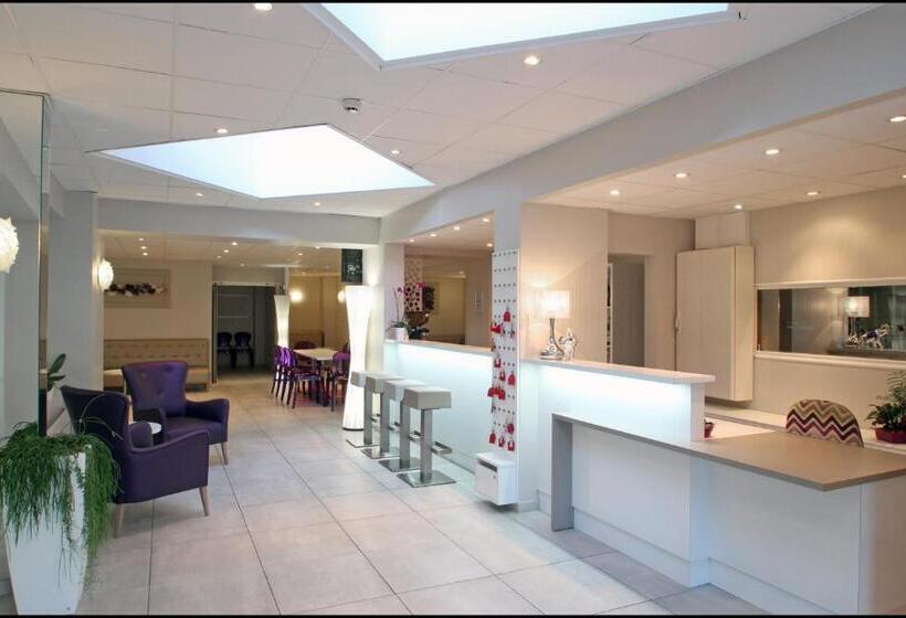 חדר משפחתי, Hôtel Peyramale