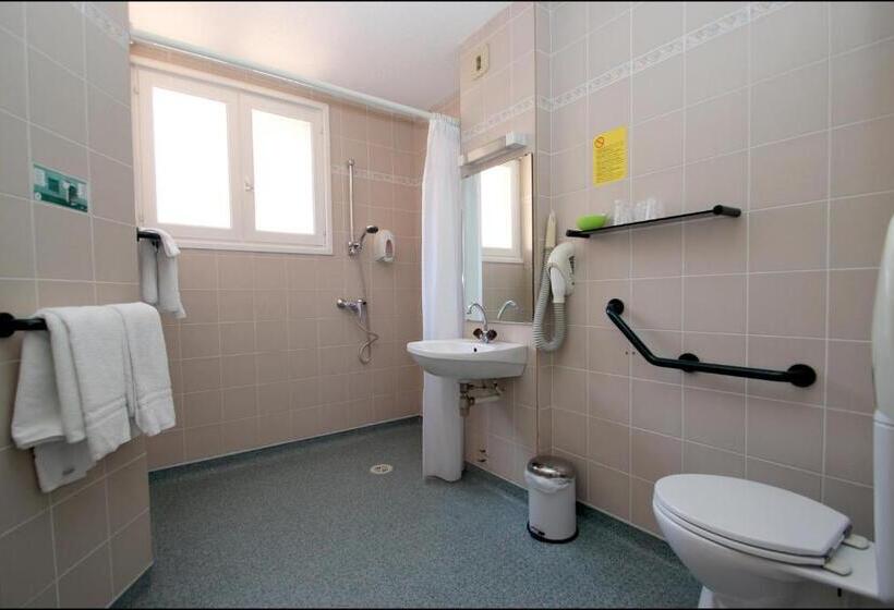 חדר סטנדרט מותאם לאדם עם מוגבלויות, Hôtel Peyramale