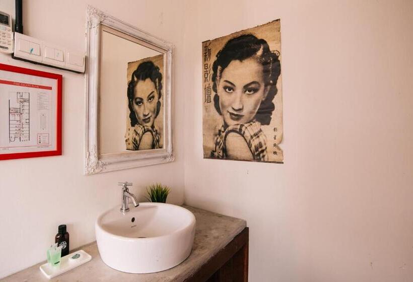 استوديو إدارى, Kim Haus Loft