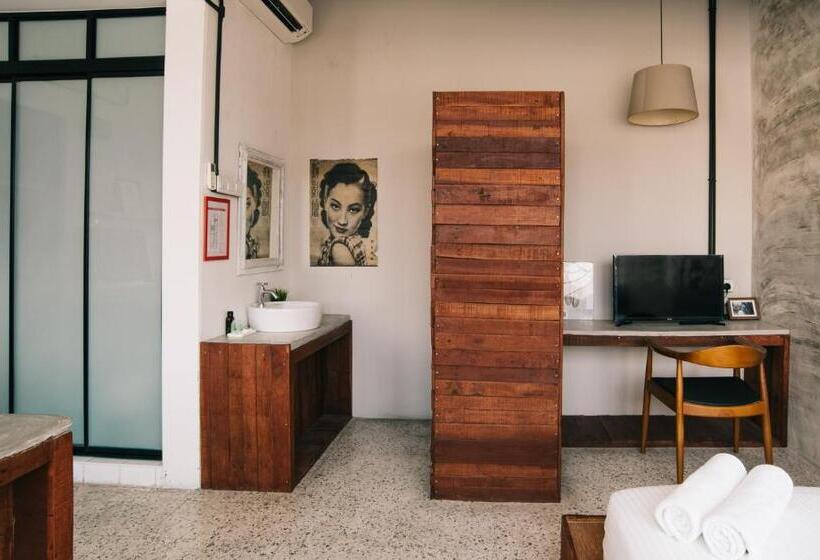 استوديو إدارى, Kim Haus Loft