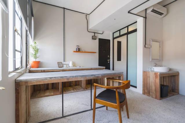 استوديو إدارى, Kim Haus Loft