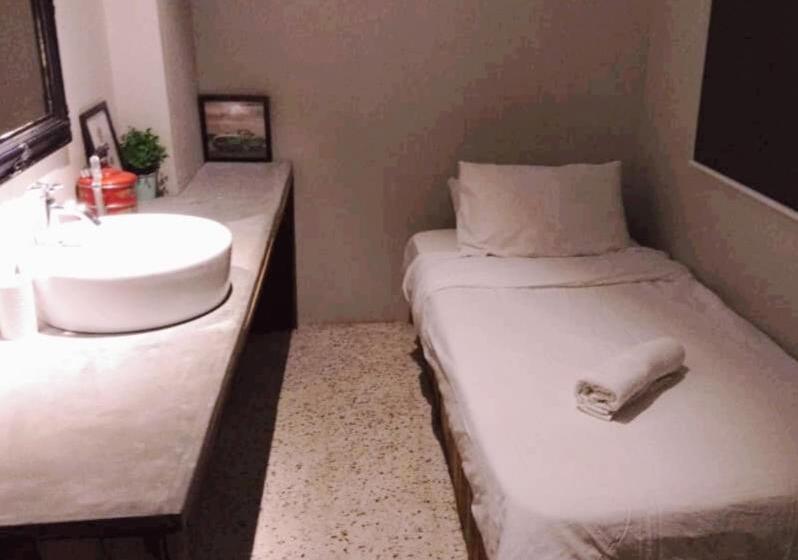 غرفة أساسية ثلاثية, Kim Haus Loft