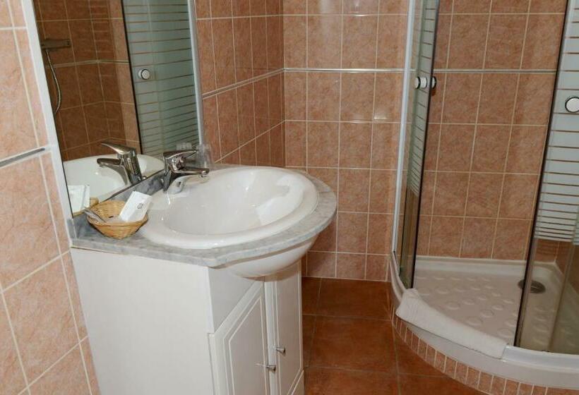 Номер Стандарт Трехместный, Le Chene Pendragon