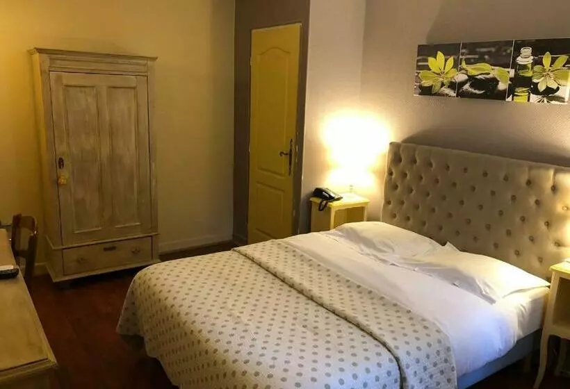 Chambre Standard, Le Chene Pendragon