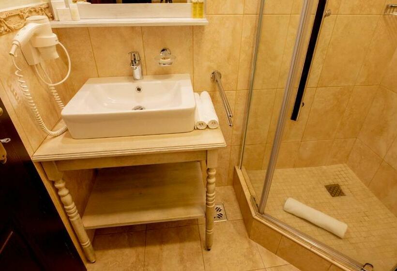 エクゼクティブルーム, Magus