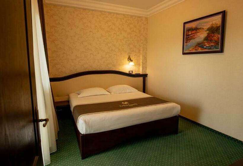 バルコニー付スイート, Magus