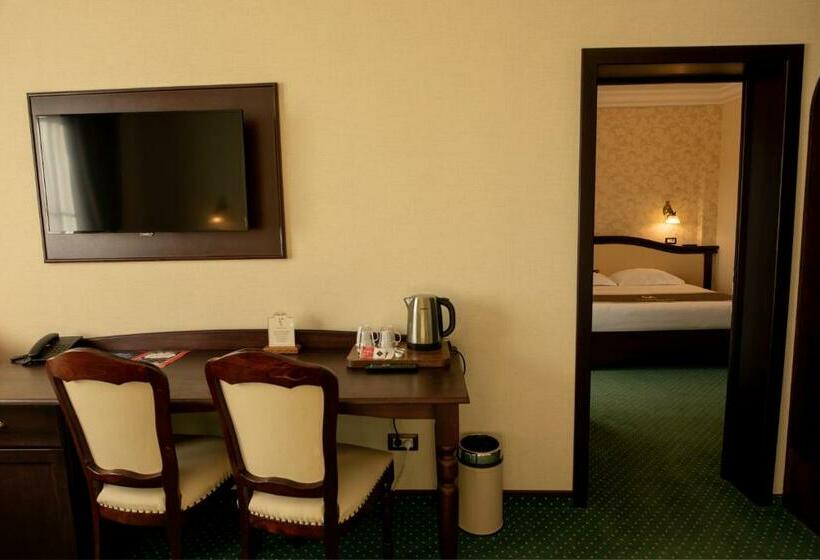 バルコニー付スイート, Magus