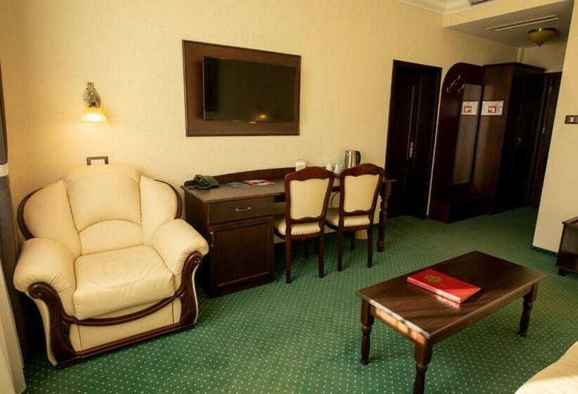 バルコニー付スイート, Magus