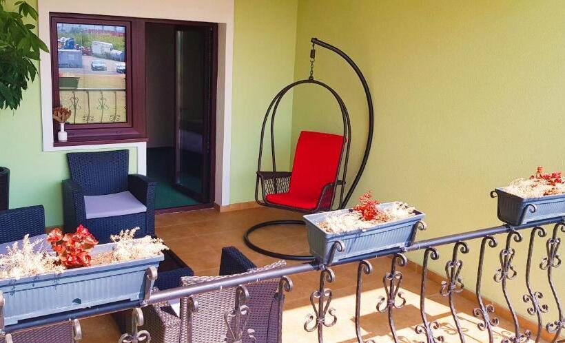 バルコニー付スイート, Magus