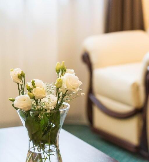 バルコニー付スイート, Magus