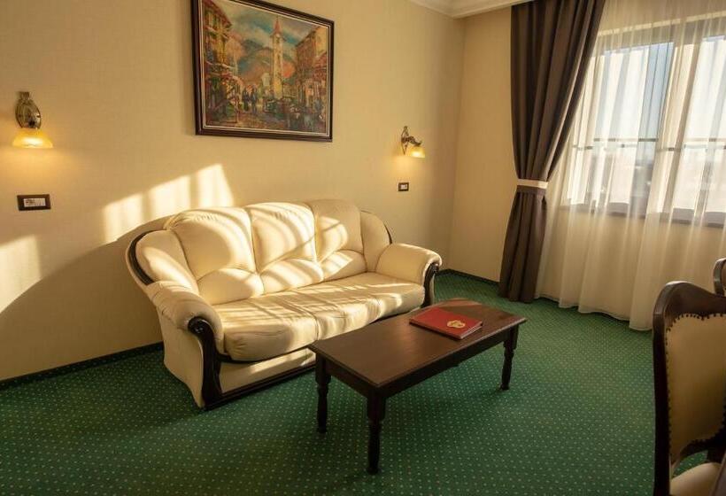 バルコニー付スイート, Magus