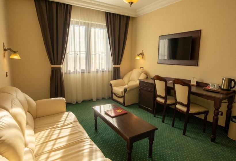 バルコニー付スイート, Magus