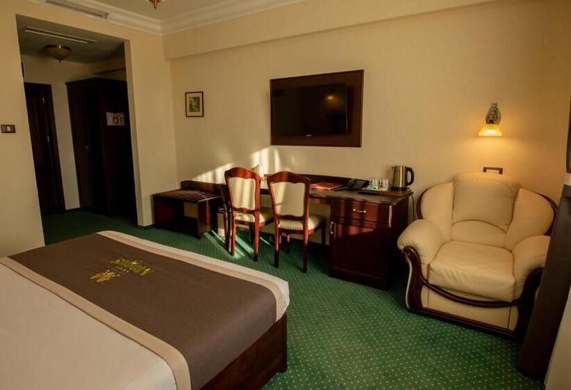 キングサイズベッドのスーペリアルーム, Magus