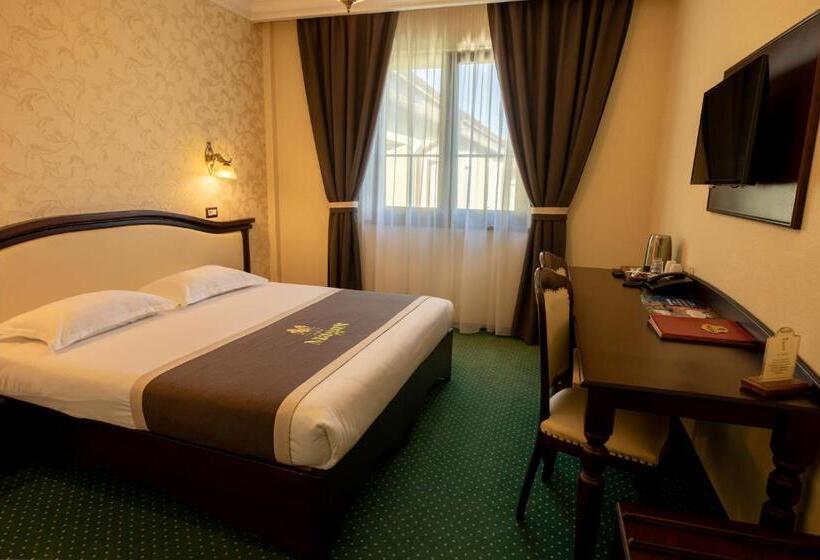 デラックスルーム, Magus