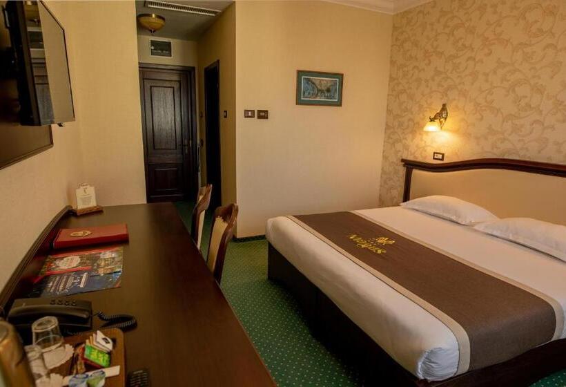 デラックスルーム, Magus